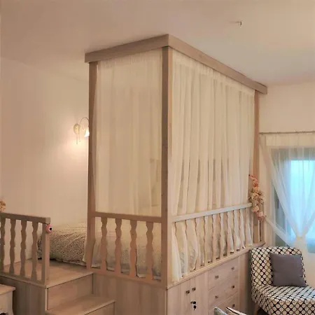 Laurel Lk In Rhodes *